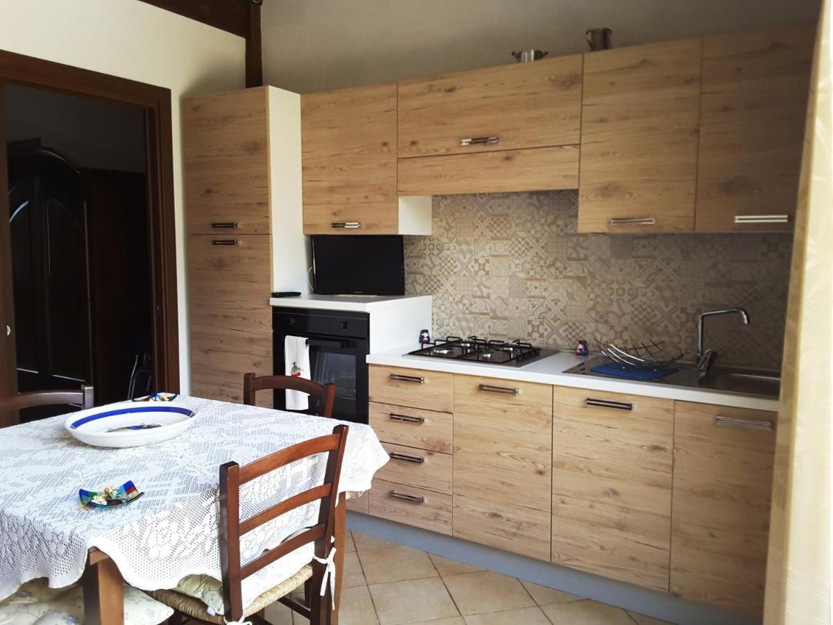 Il Rustico Di Pino Villa กุสโตนาชี ภายนอก รูปภาพ