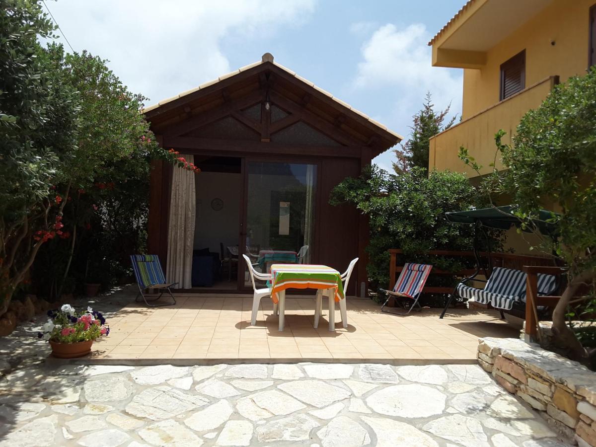 Il Rustico Di Pino Villa กุสโตนาชี ภายนอก รูปภาพ