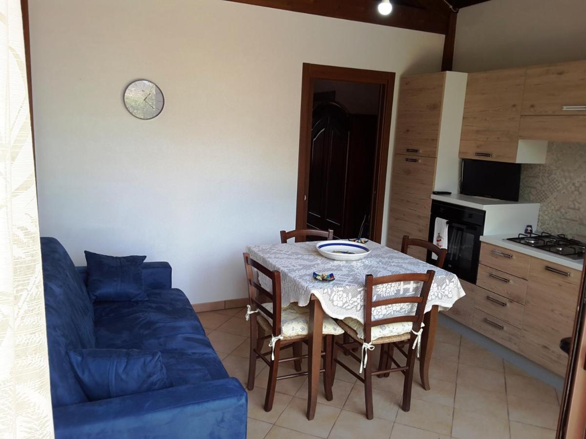 Il Rustico Di Pino Villa กุสโตนาชี ภายนอก รูปภาพ
