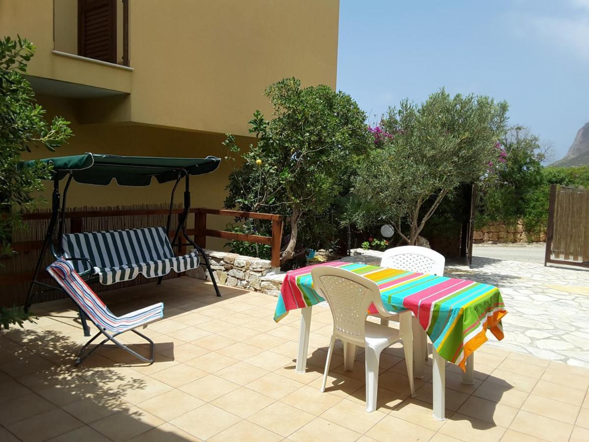 Il Rustico Di Pino Villa กุสโตนาชี ภายนอก รูปภาพ