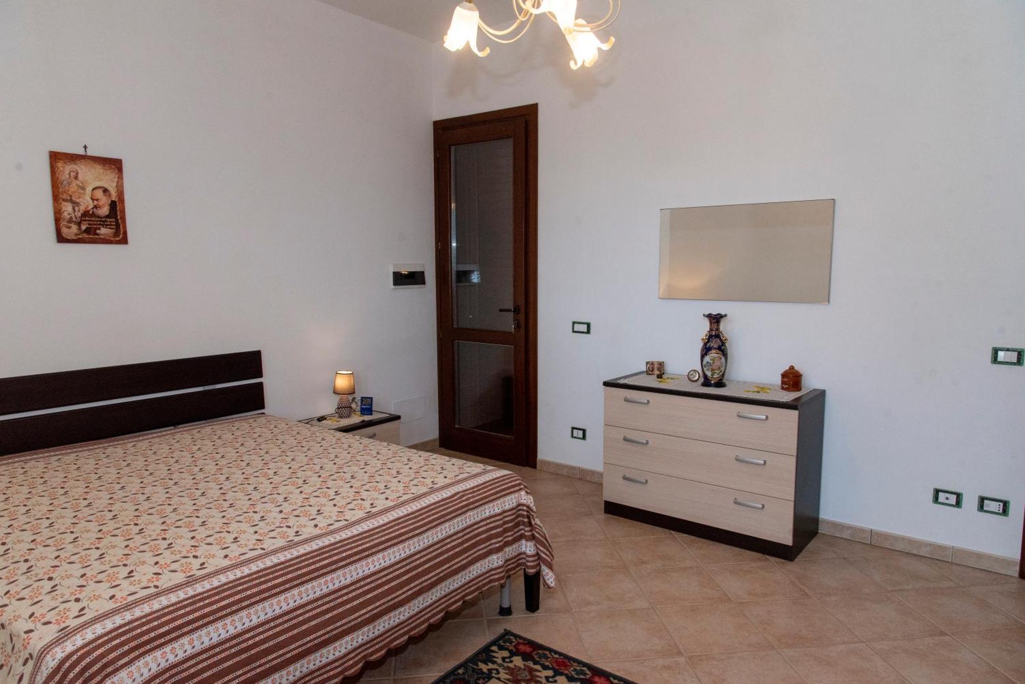 Il Rustico Di Pino Villa กุสโตนาชี ภายนอก รูปภาพ