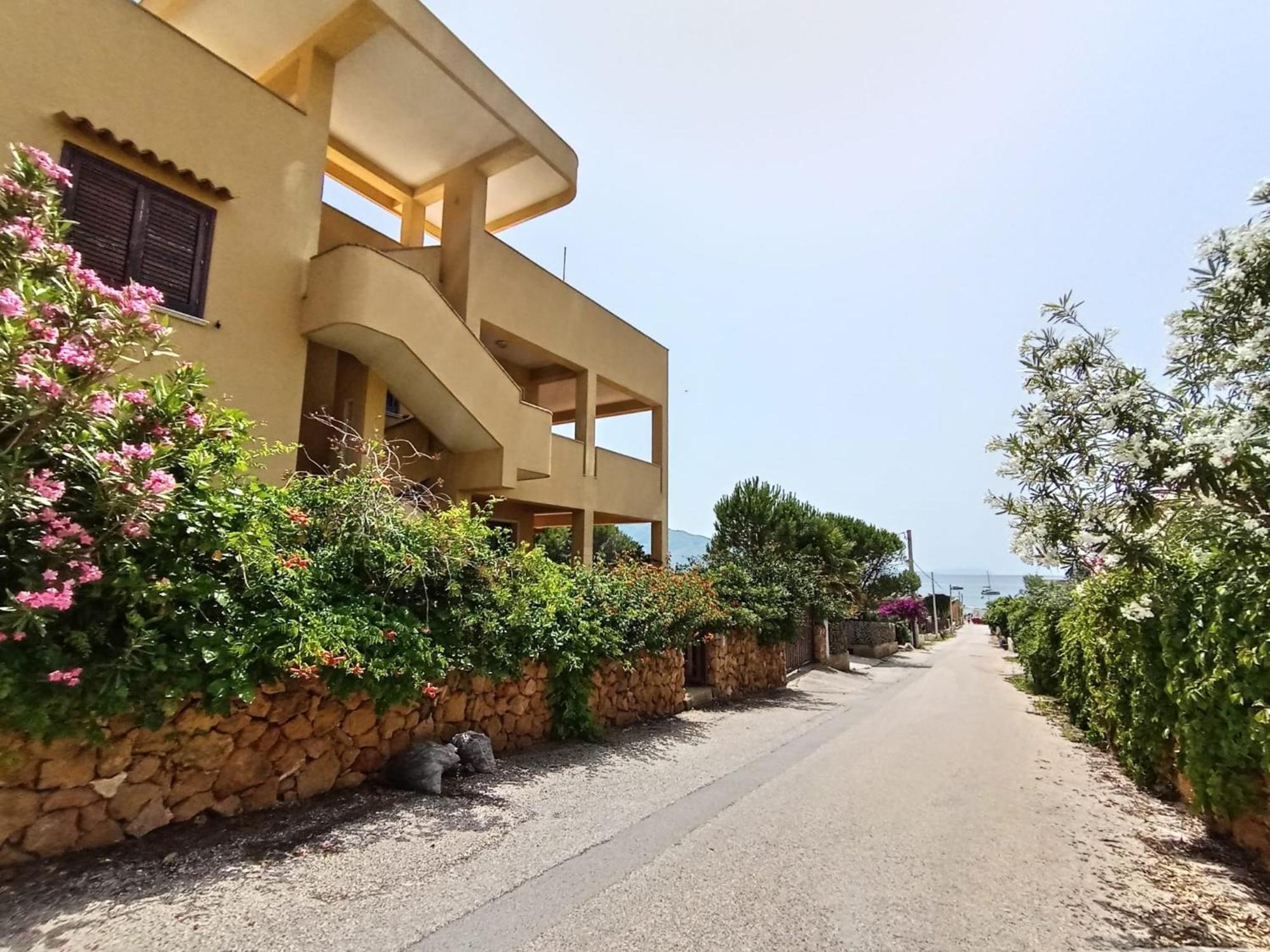 Il Rustico Di Pino Villa กุสโตนาชี ภายนอก รูปภาพ